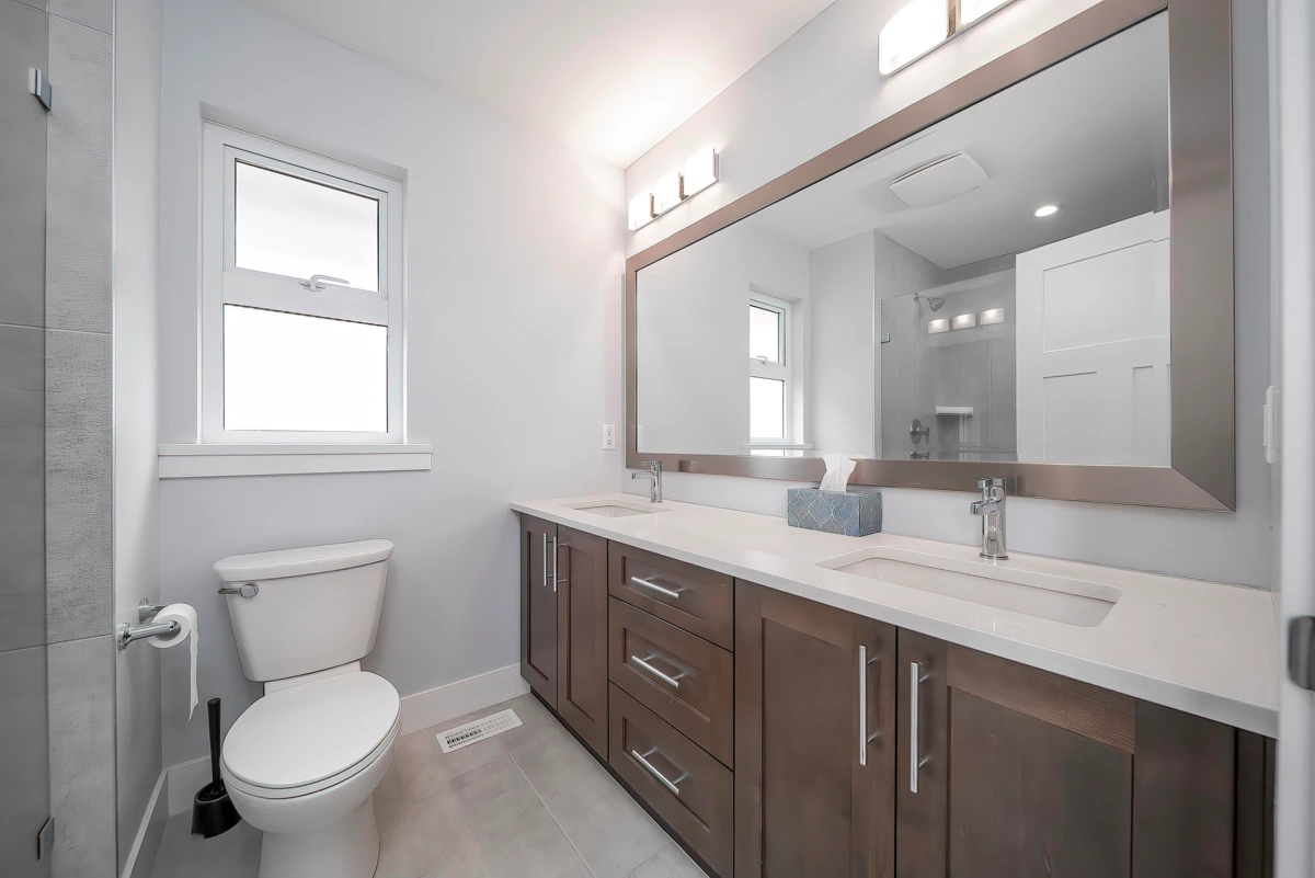 Swimming Pool Photo of 16511 21 Avenue, Surrey, BC