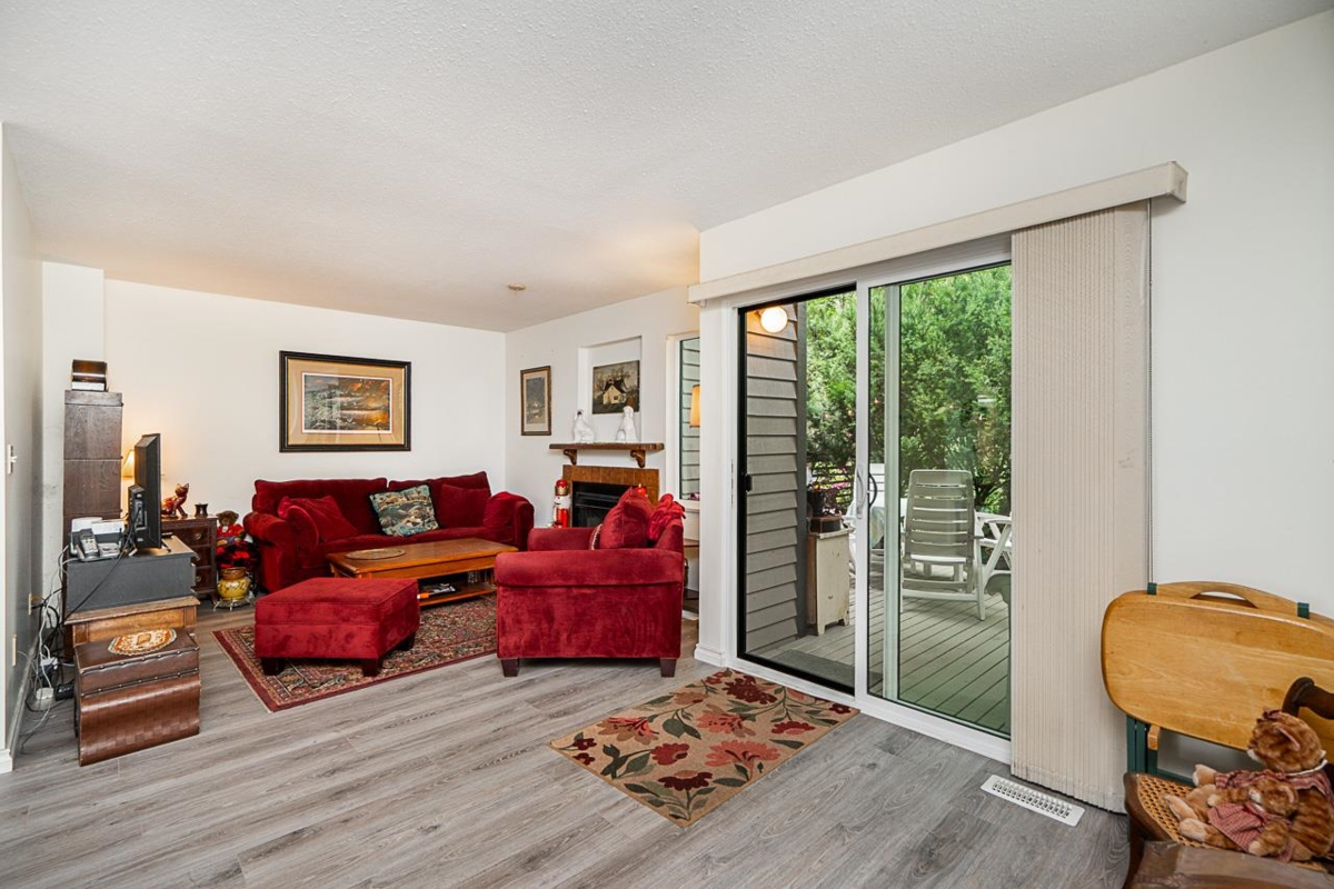Breakfast Nook Photo of 8531 Timber Court, Burnaby, BC