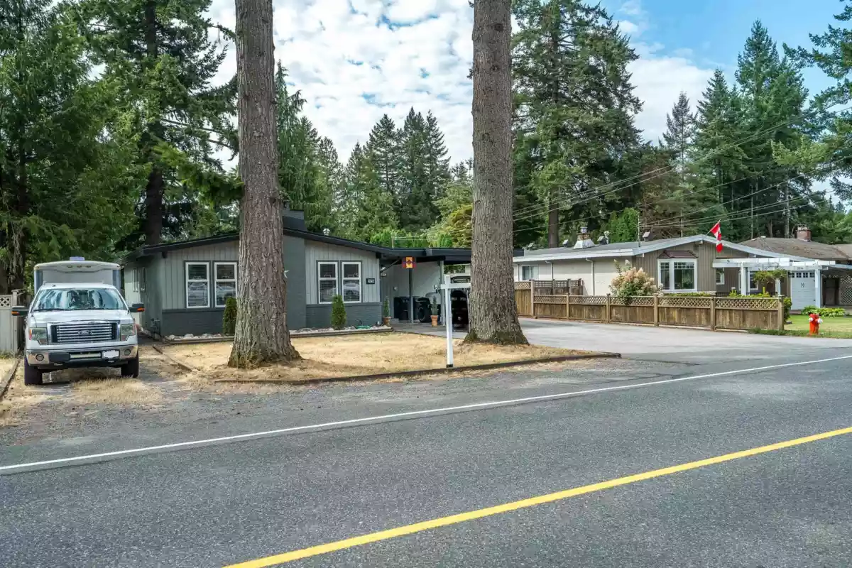 Living Room Photo of 20278 42 Avenue, Langley, BC