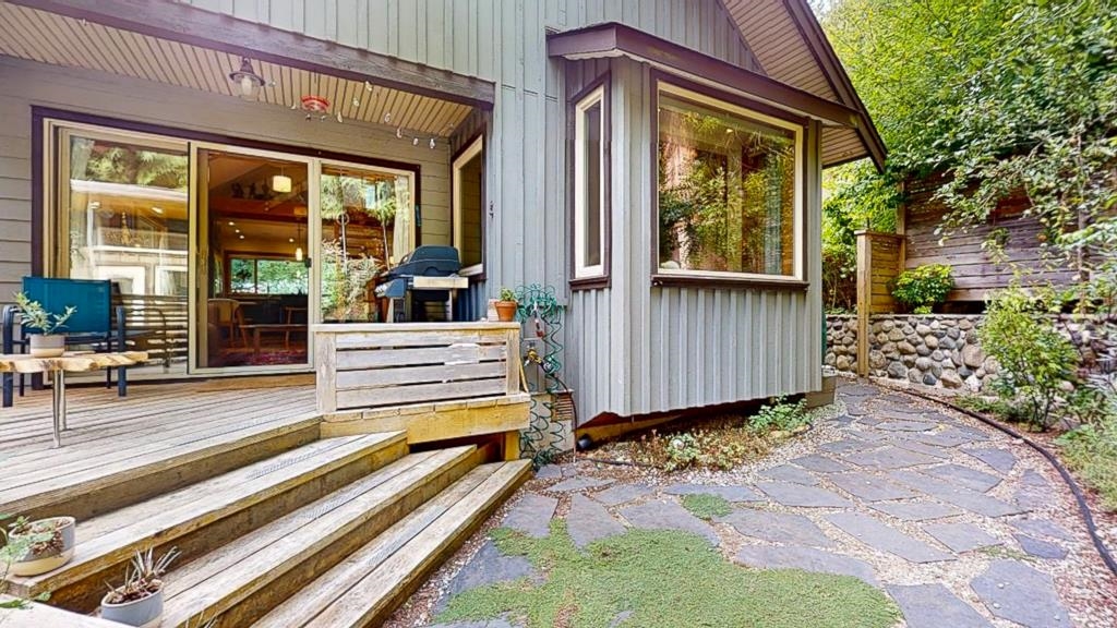 Entry Foyer Photo of 24 1131 Emery Road, Roberts Creek, BC