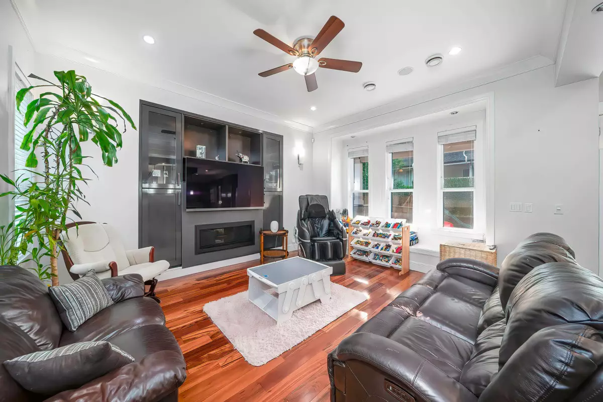 Walk-In Closet Photo of 7418 Stanley Street, Burnaby, BC