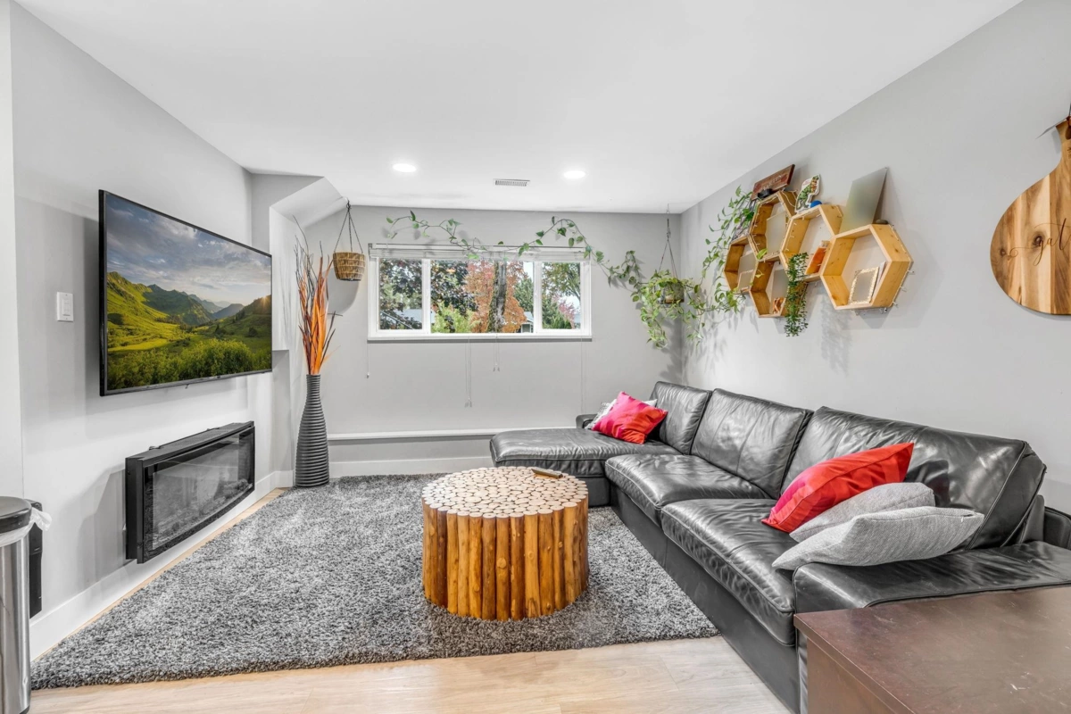 Entry Foyer Photo of 6346 183 Street, Surrey, BC