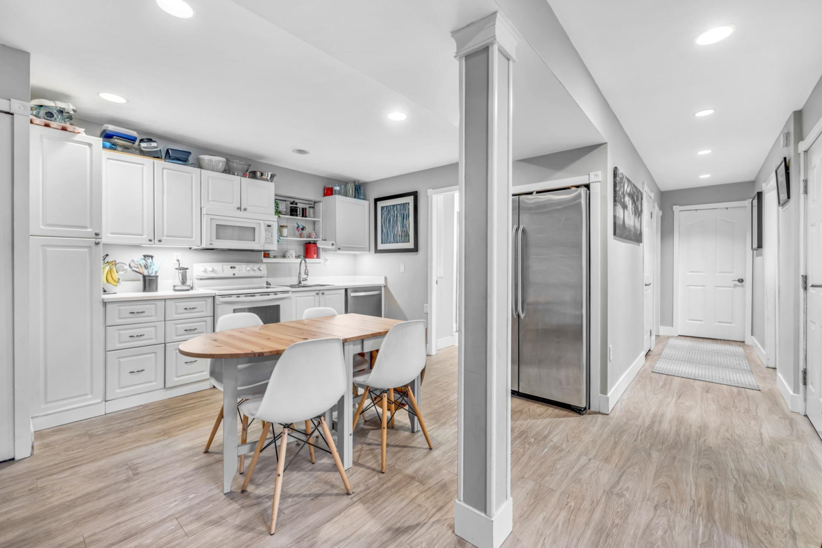 Hallway Photo of 6346 183 Street, Surrey, BC