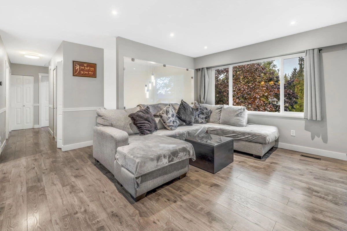 Kitchen Island Photo of 6346 183 Street, Surrey, BC