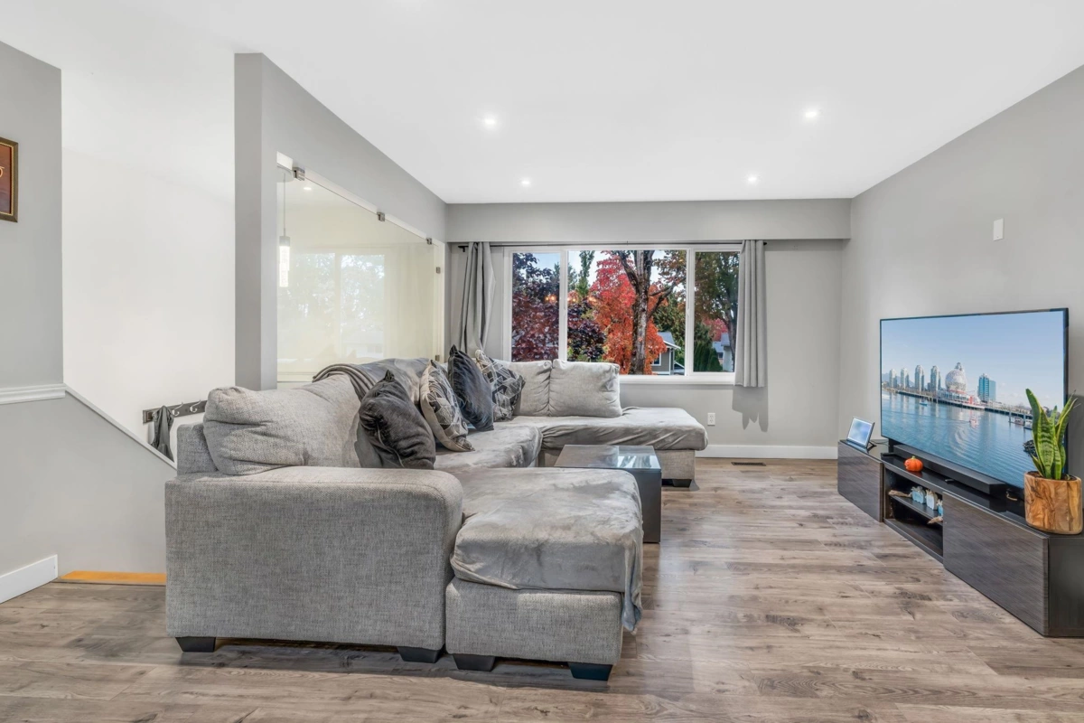Kitchen Photo of 6346 183 Street, Surrey, BC