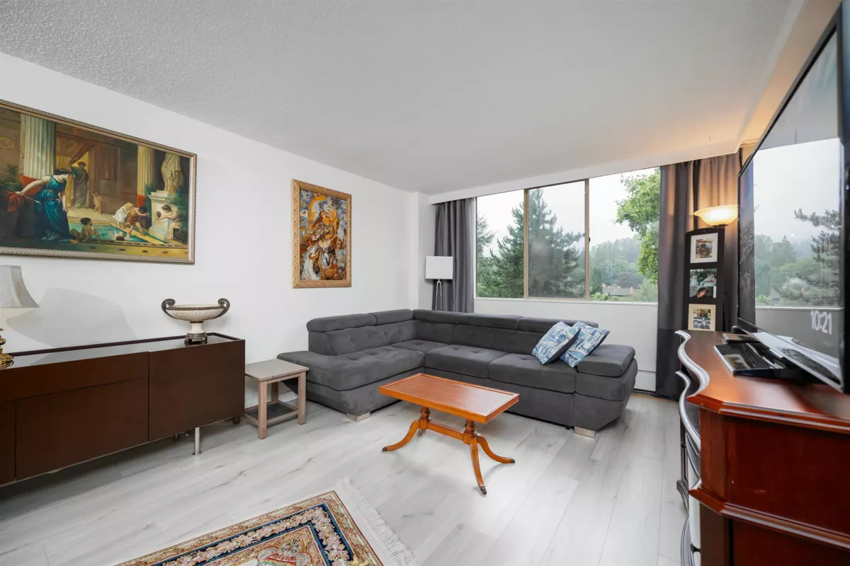 Family Room Photo of 1001 2012 Fullerton Avenue, North Vancouver, BC