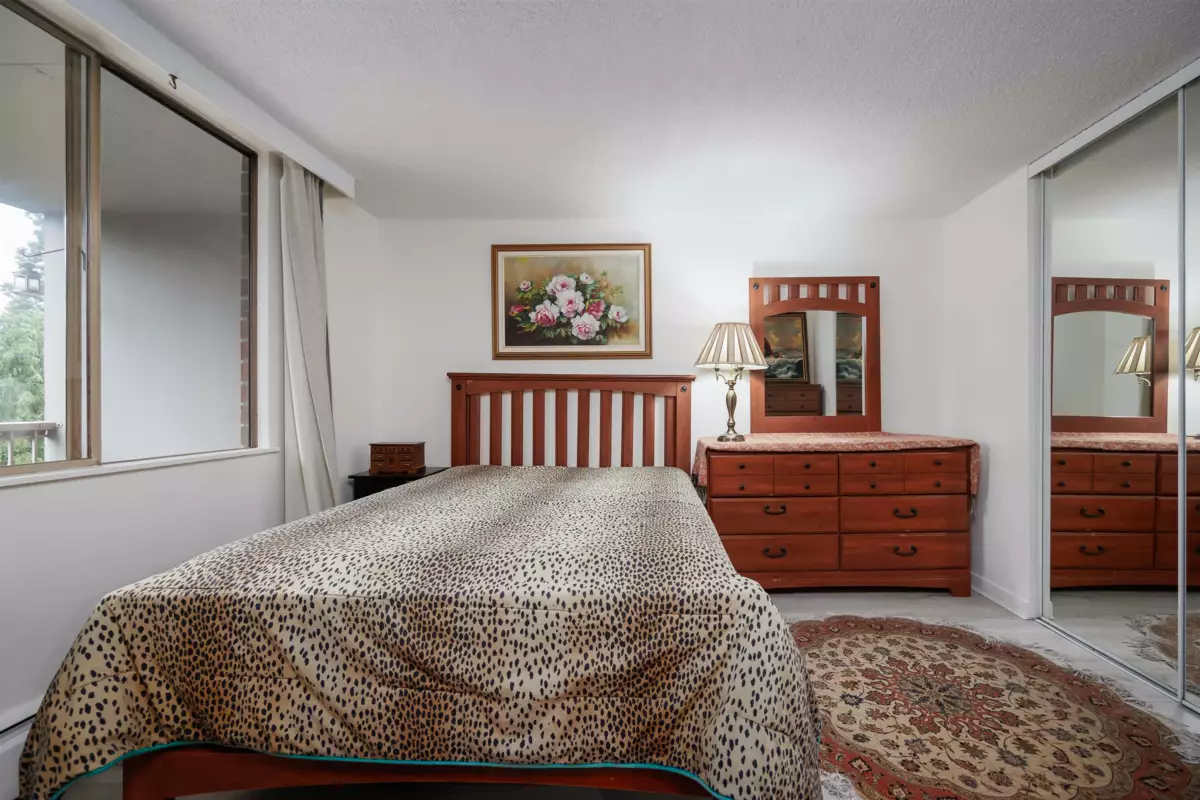 Guest Bathroom Photo of 1001 2012 Fullerton Avenue, North Vancouver, BC