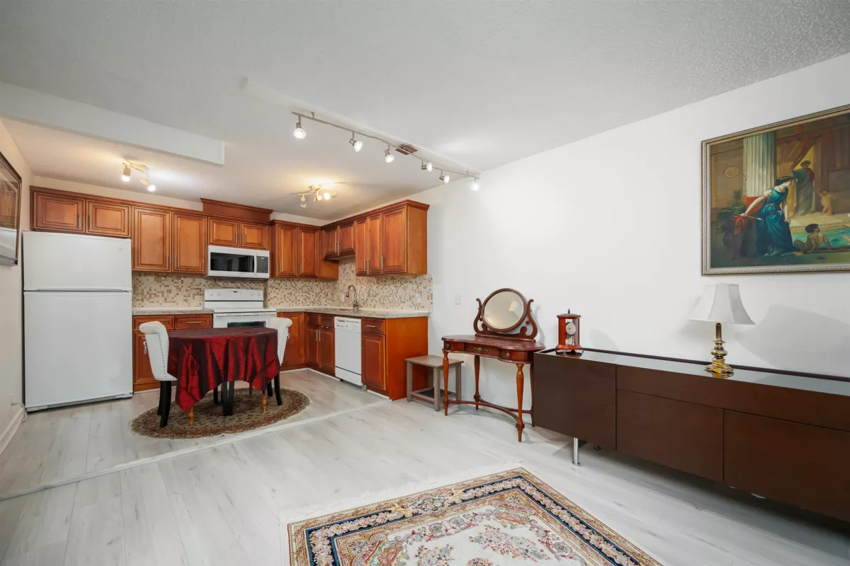 Primary Bedroom Photo of 1001 2012 Fullerton Avenue, North Vancouver, BC