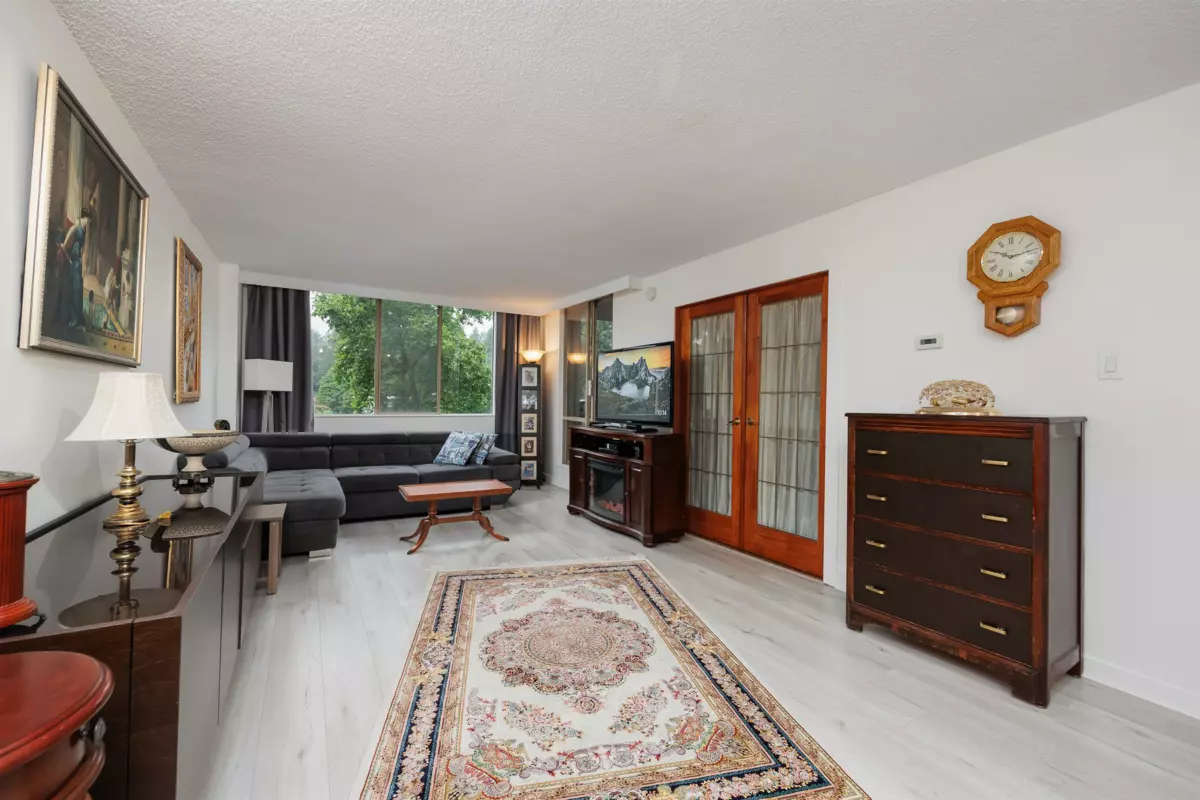 Walk-In Closet Photo of 1001 2012 Fullerton Avenue, North Vancouver, BC