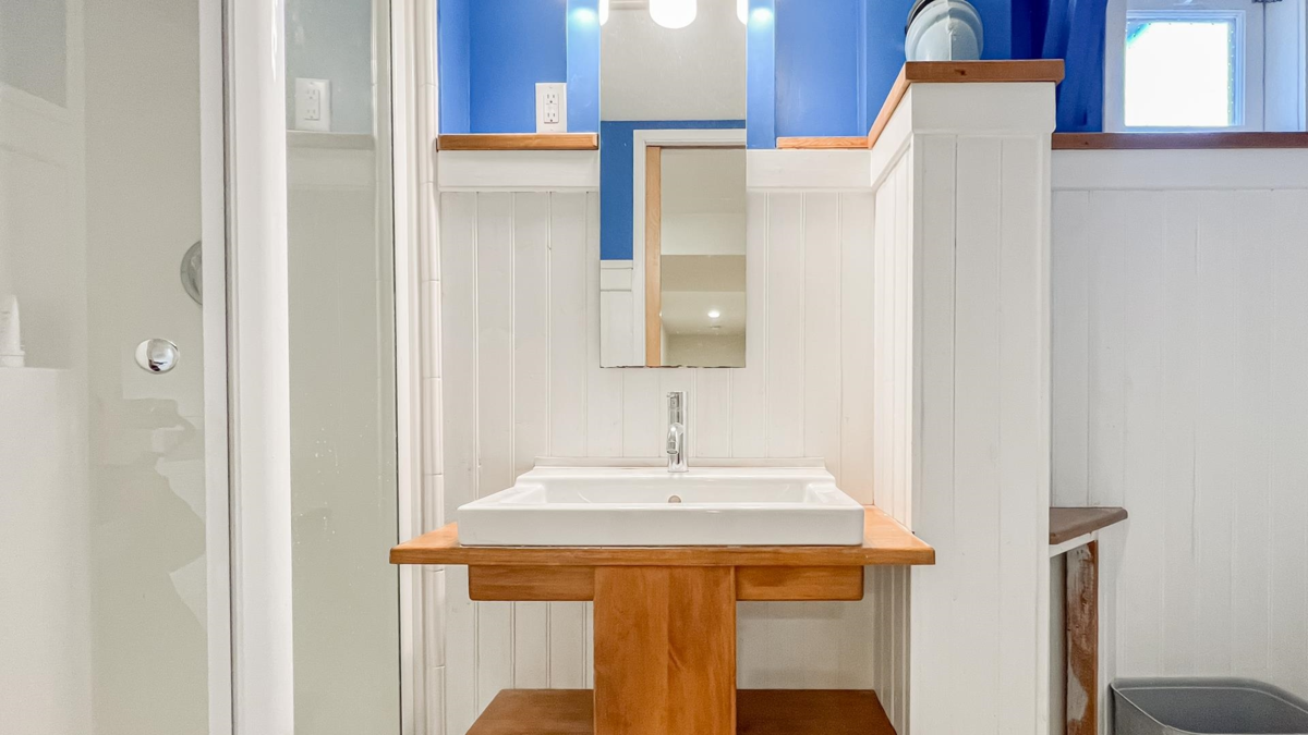 Entry Foyer Photo of 1165 E 26th Avenue, Vancouver, BC