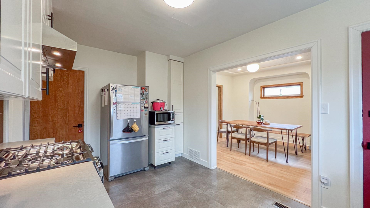 Kitchen Island Photo of 1165 E 26th Avenue, Vancouver, BC