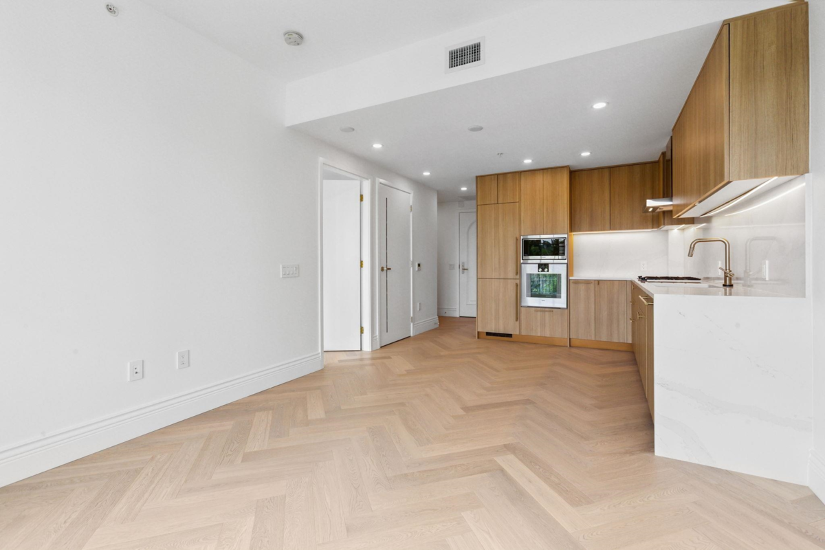 Primary Bathroom Photo of 303 2096 W 47th Avenue, Vancouver, BC