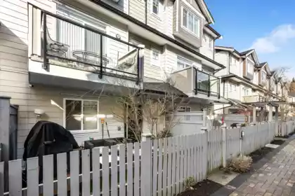 49 13898 64 Avenue, Surrey, BC, Surrey — Townhouse for sale