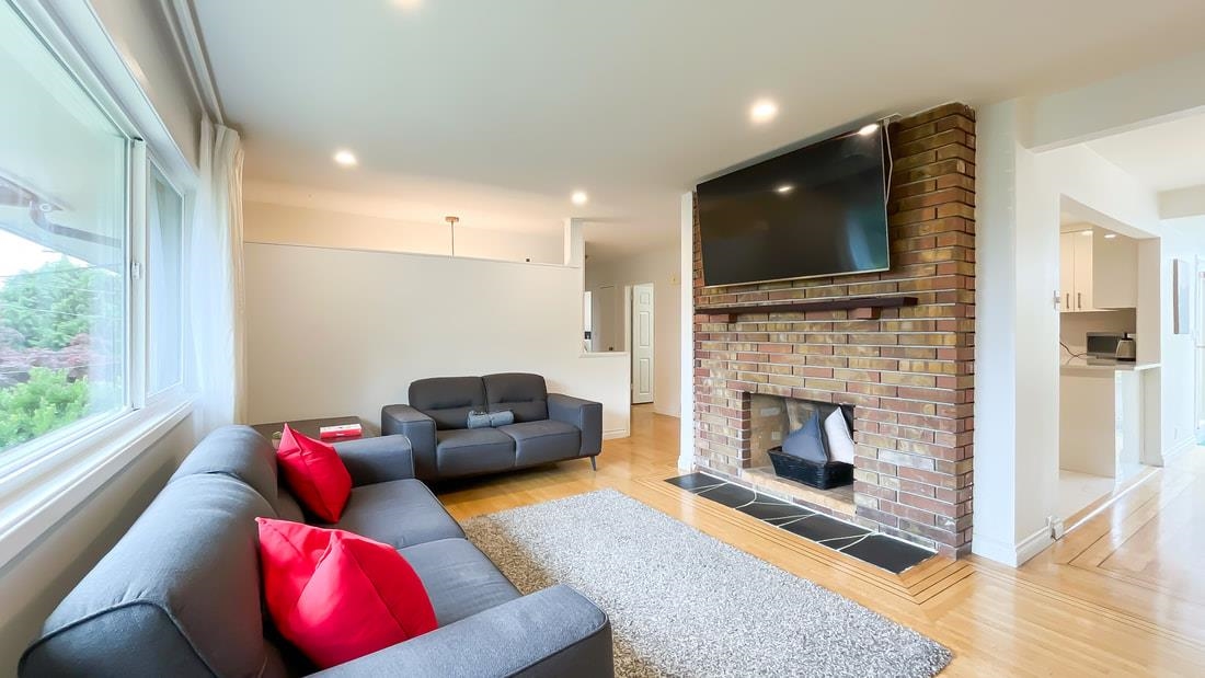 Family Room Photo of 316 W Queens Road, North Vancouver, BC