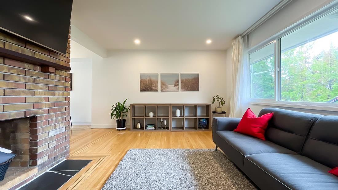 Kitchen Island Photo of 316 W Queens Road, North Vancouver, BC