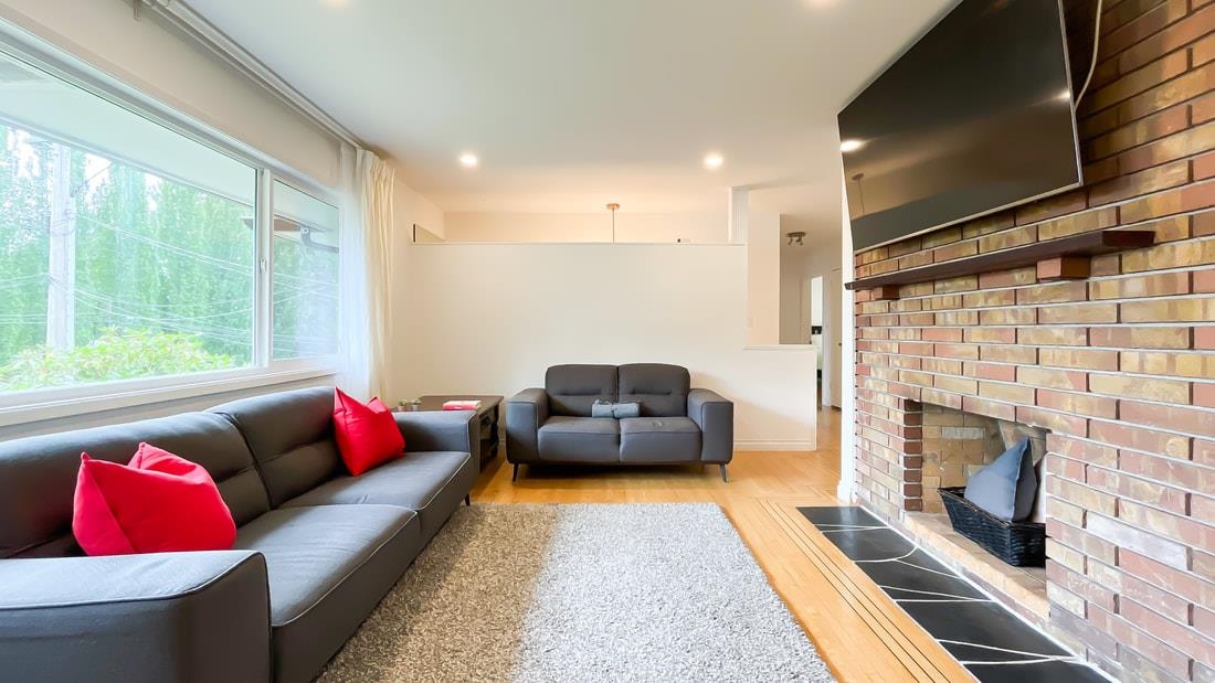 Kitchen Photo of 316 W Queens Road, North Vancouver, BC