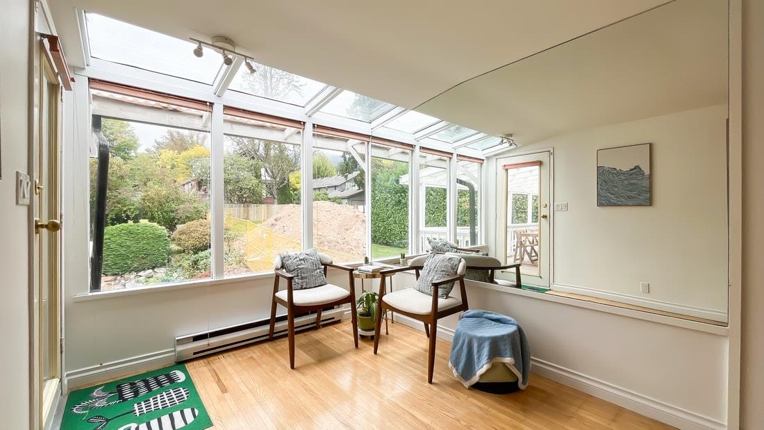 Walk-In Closet Photo of 316 W Queens Road, North Vancouver, BC