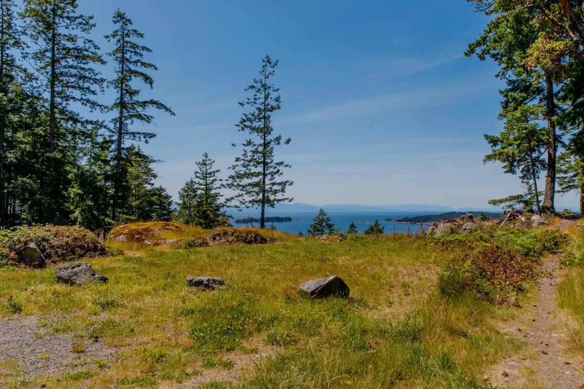 Family Room Photo of 1673 Evergreen Lane, Bowen Island, BC