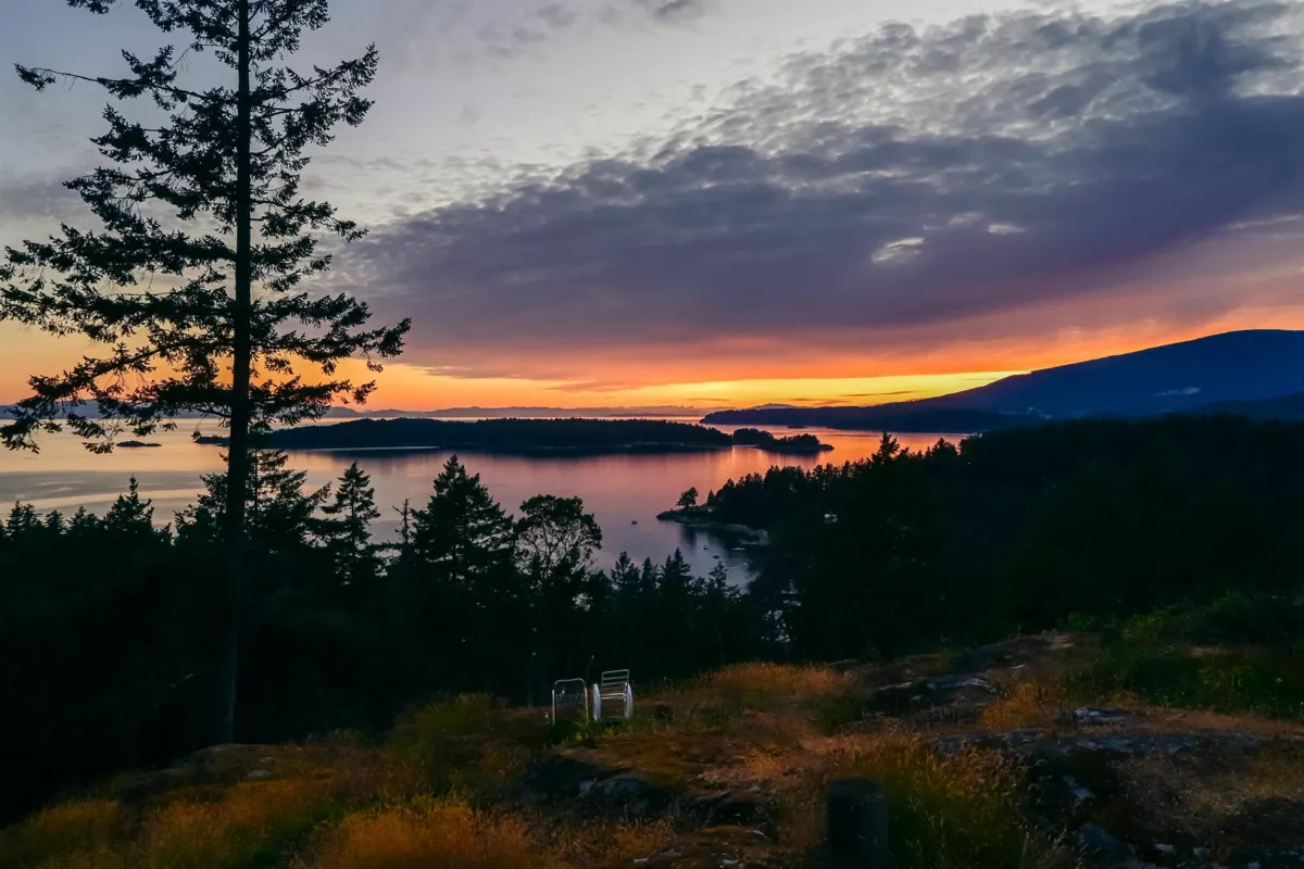 Kitchen Island Photo of 1673 Evergreen Lane, Bowen Island, BC