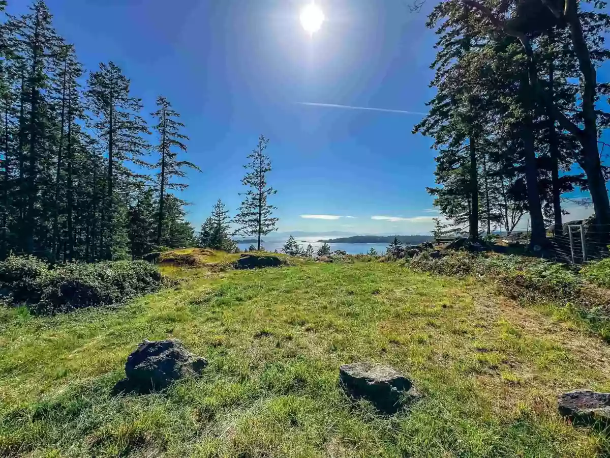 Living Room Photo of 1673 Evergreen Lane, Bowen Island, BC