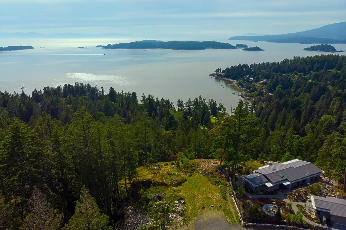 Mudroom Photo of 1673 Evergreen Lane, Bowen Island, BC