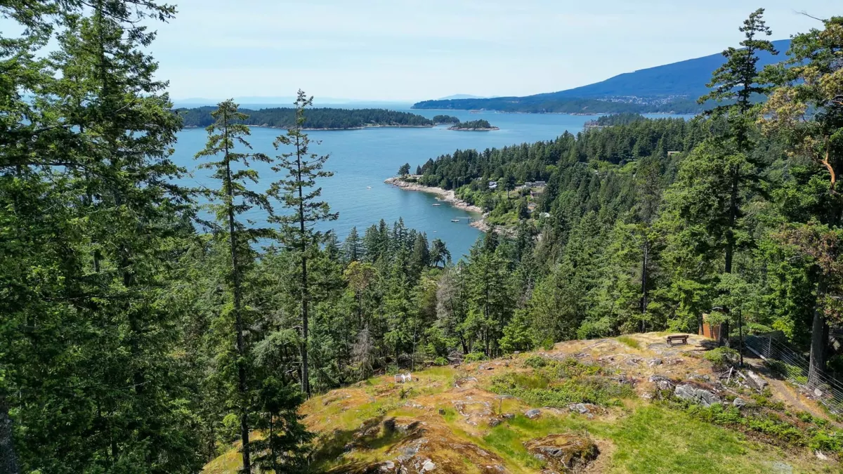 Office / Den Photo of 1673 Evergreen Lane, Bowen Island, BC