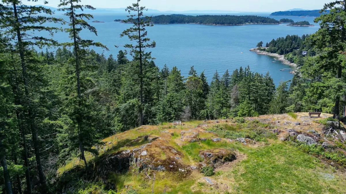 Powder Room Photo of 1673 Evergreen Lane, Bowen Island, BC