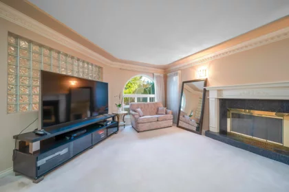 Entry Foyer Photo of 12580 Harrison Avenue, Richmond, BC