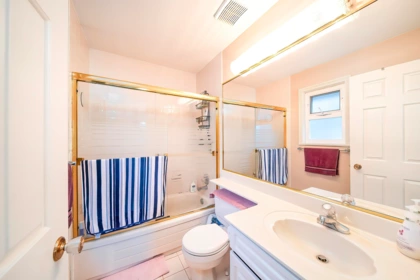 Laundry Room Photo of 12580 Harrison Avenue, Richmond, BC