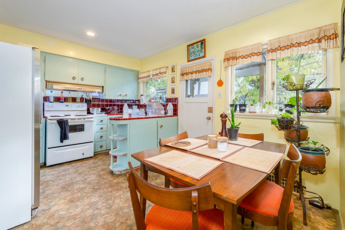 Dining Area Photo of 470 W 46th Avenue, Vancouver, BC