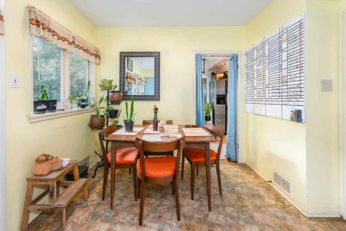 Kitchen Photo of 470 W 46th Avenue, Vancouver, BC