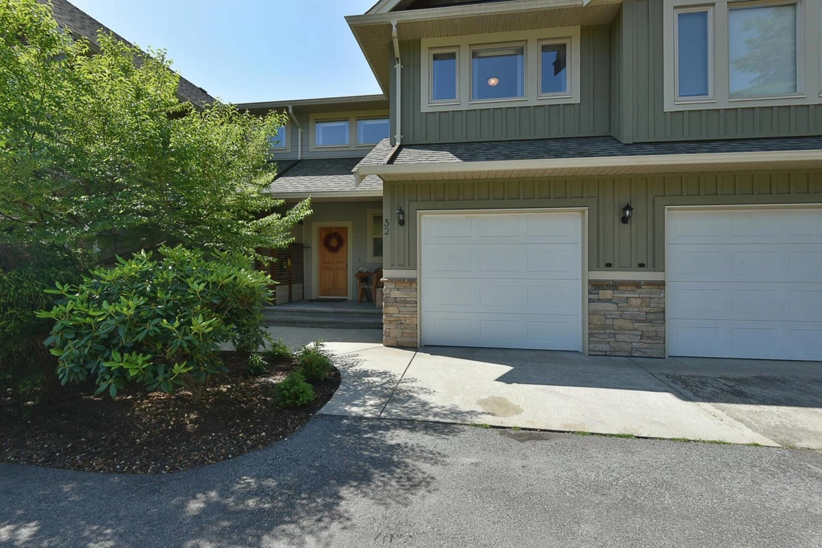 Dining Area Photo of 52 4622 Sinclair Bay Road, Garden Bay, BC