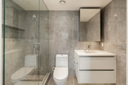 Primary Bathroom Photo of 829 8133 Cook Road, Richmond, BC