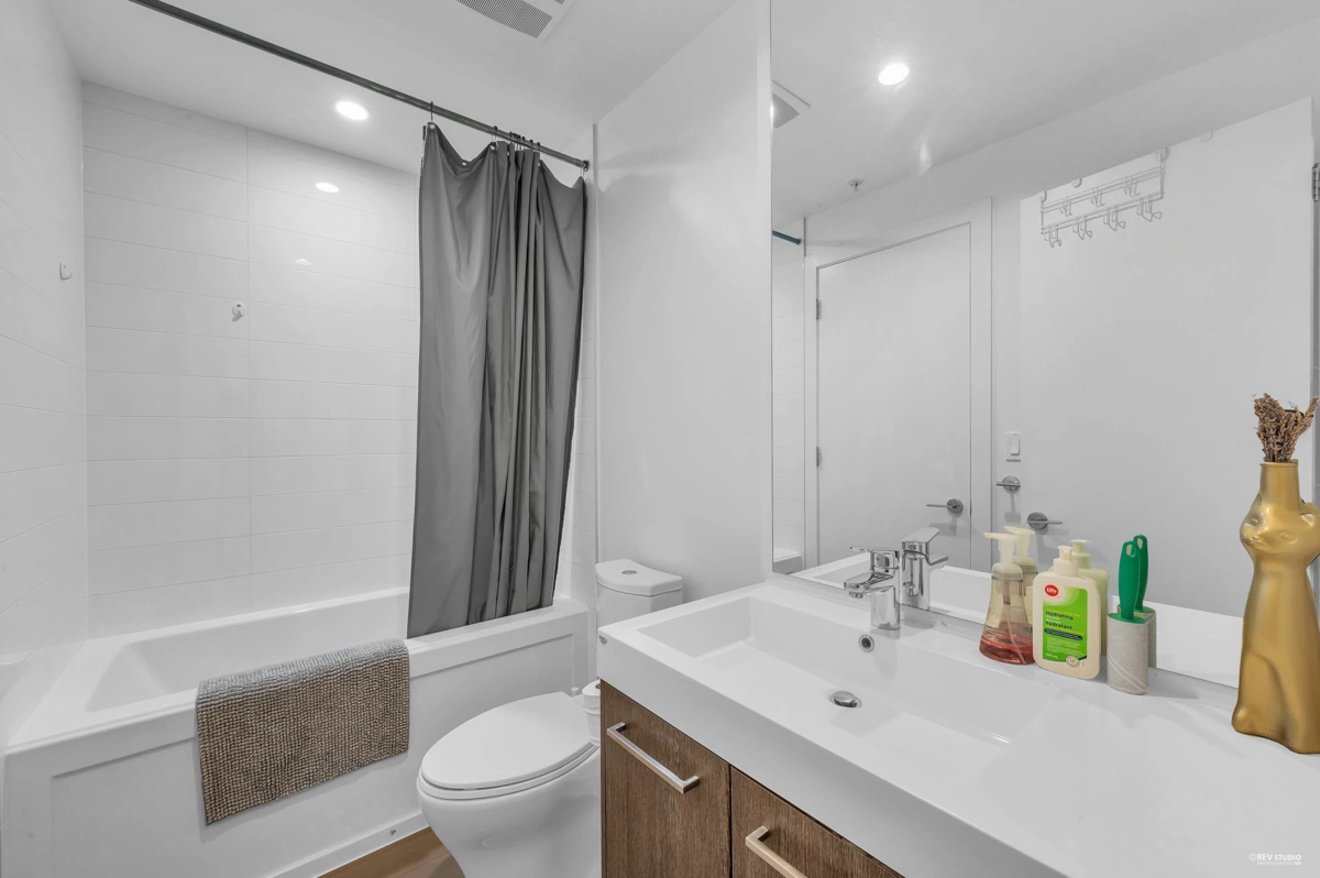 Basement Recreation Room Photo of 1005 9080 University Crescent, Burnaby, BC