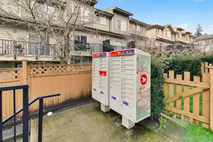 Front Yard Photo of 102 15170 60 Avenue, Surrey, BC