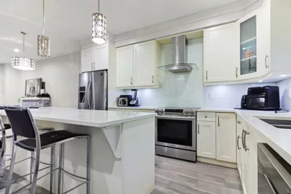 Kitchen Photo of 102 15170 60 Avenue, Surrey, BC