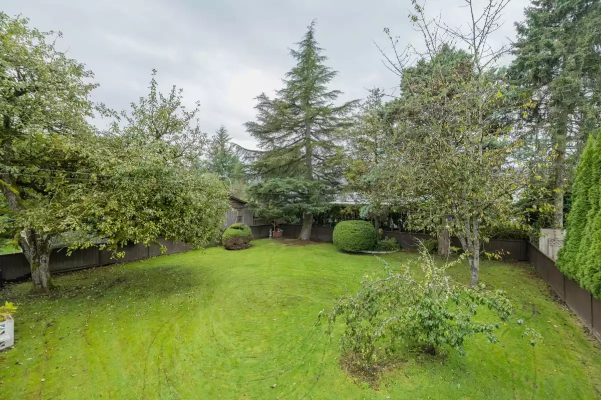 Garden / Landscaping Photo of 10921 142a Street, Surrey, BC