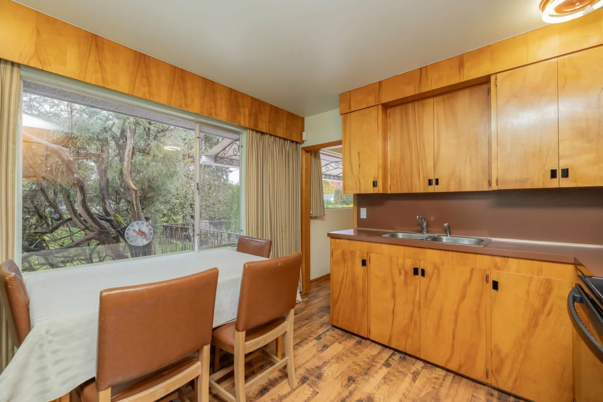 Kitchen Island Photo of 10921 142a Street, Surrey, BC