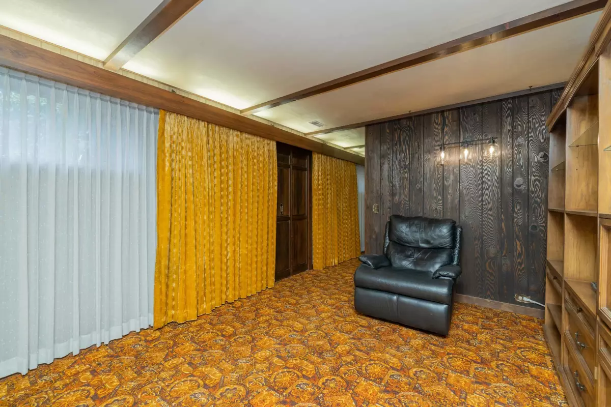 Laundry Room Photo of 10921 142a Street, Surrey, BC