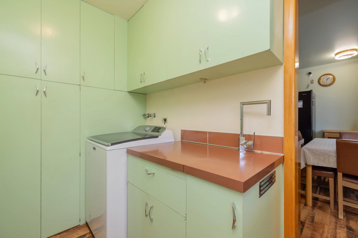 Walk-In Closet Photo of 10921 142a Street, Surrey, BC