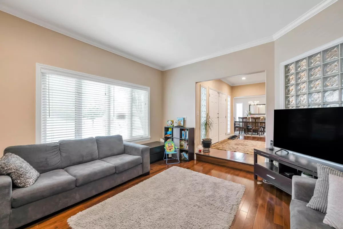 Dining Area Photo of 6271 Arlington Street, Vancouver, BC