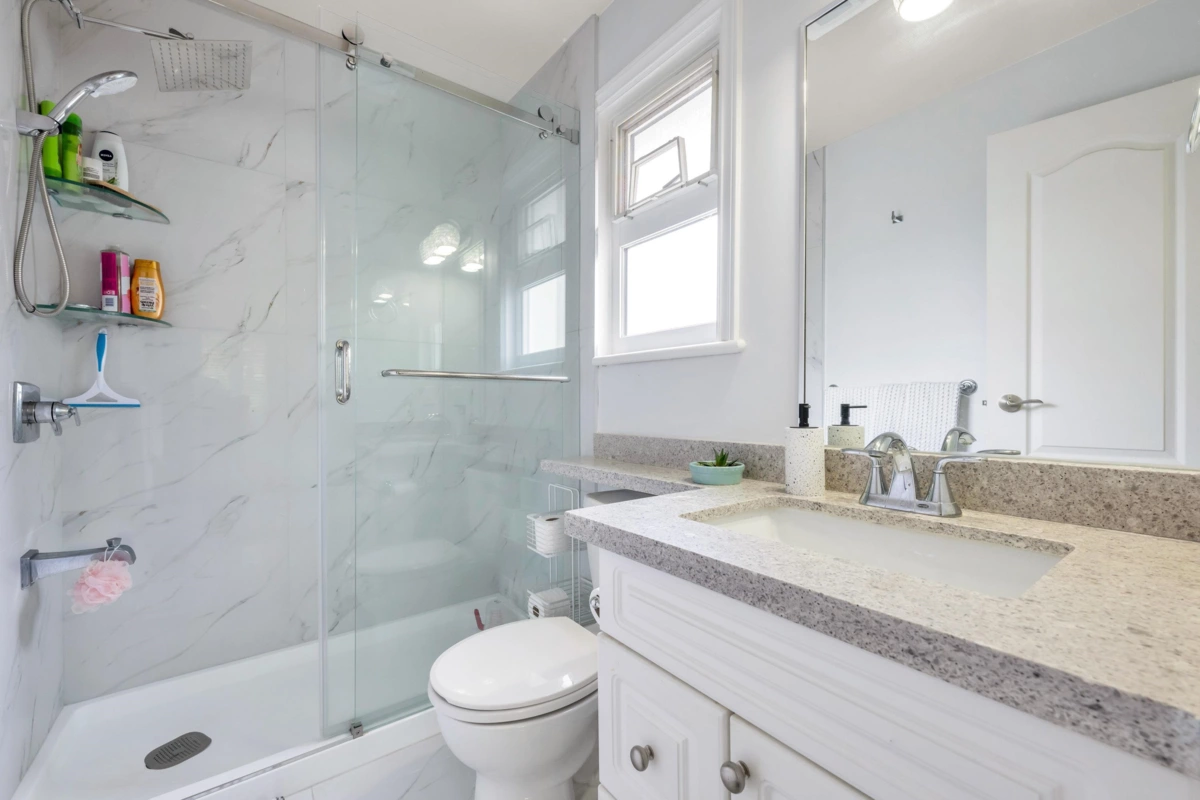 Hallway Photo of 6271 Arlington Street, Vancouver, BC