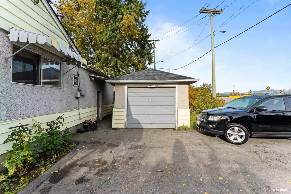 Kitchen Photo of 23311 Westminster Highway, Richmond, BC