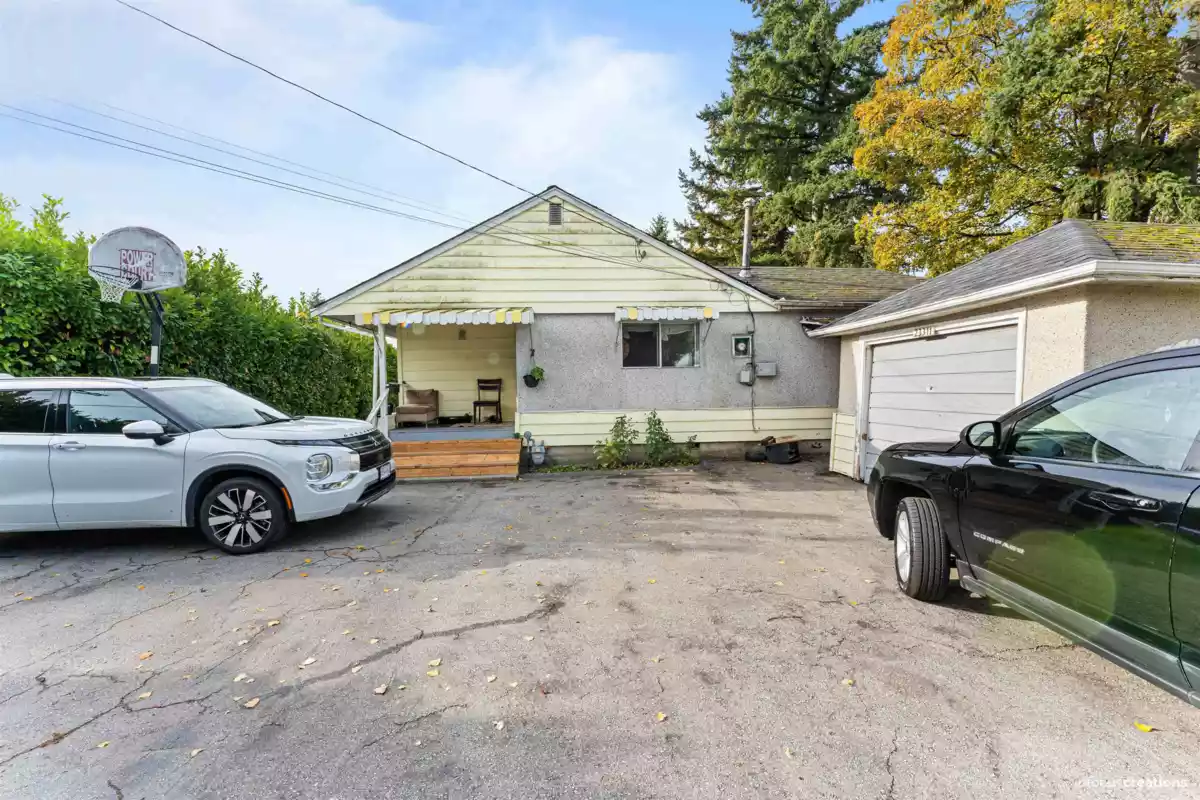 Living Room Photo of 23311 Westminster Highway, Richmond, BC