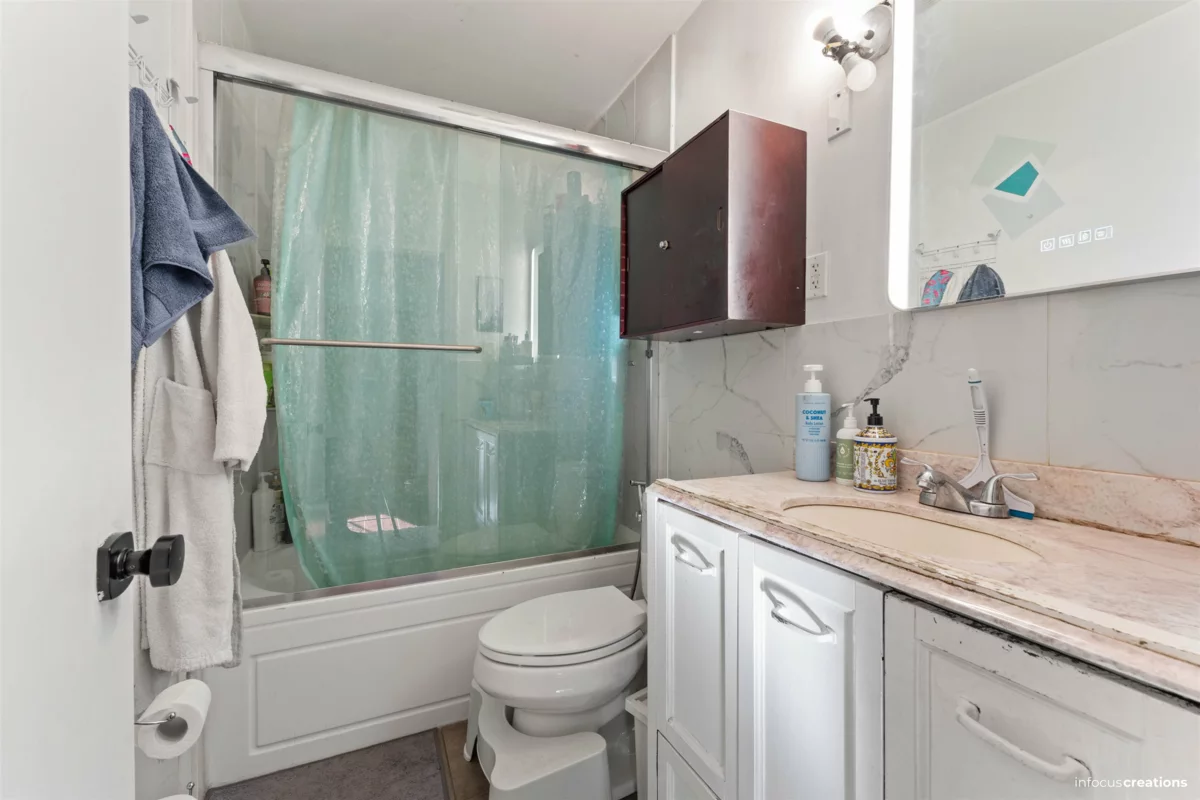 Primary Bathroom Photo of 23311 Westminster Highway, Richmond, BC