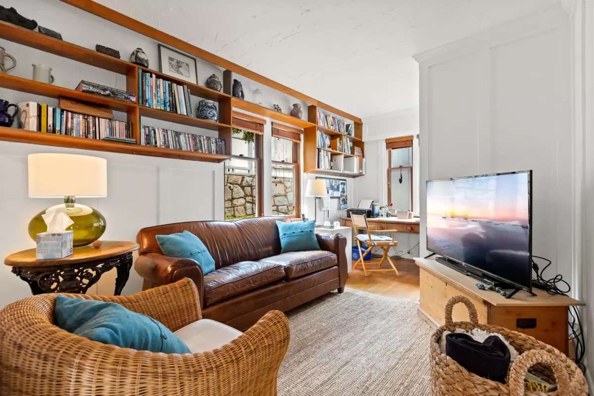 Guest Bathroom Photo of 3615 Sunset Lane, West Vancouver, BC