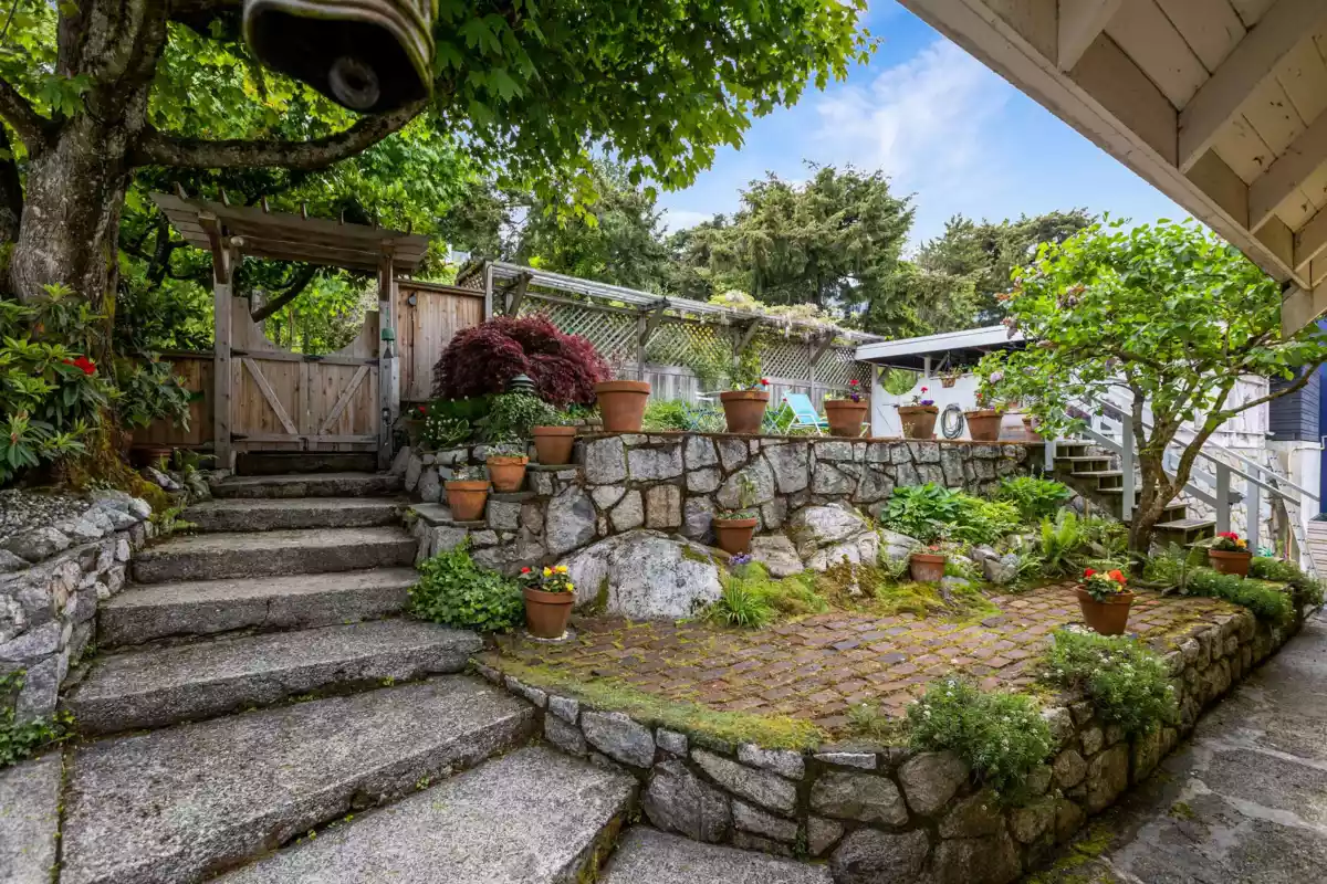 Hallway Photo of 3615 Sunset Lane, West Vancouver, BC