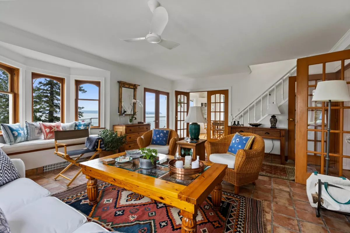 Primary Bathroom Photo of 3615 Sunset Lane, West Vancouver, BC