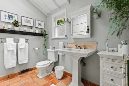 Mudroom Photo of 3615 Sunset Lane, West Vancouver, BC