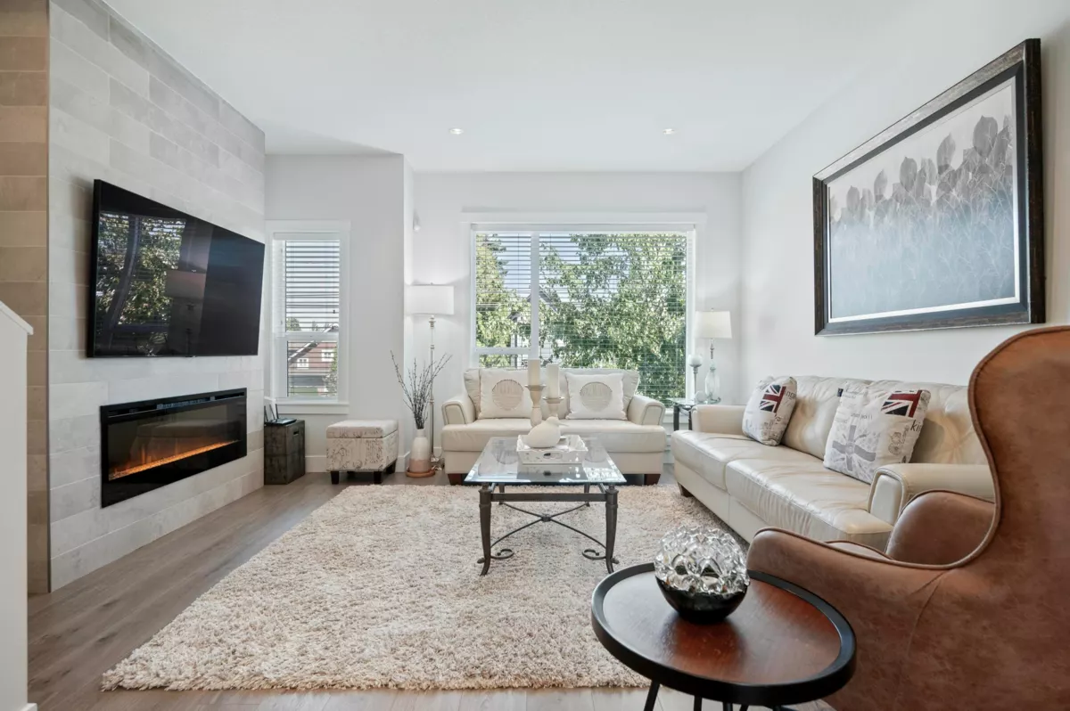 Kitchen Island Photo of 20 16337 23a Avenue, Surrey, BC